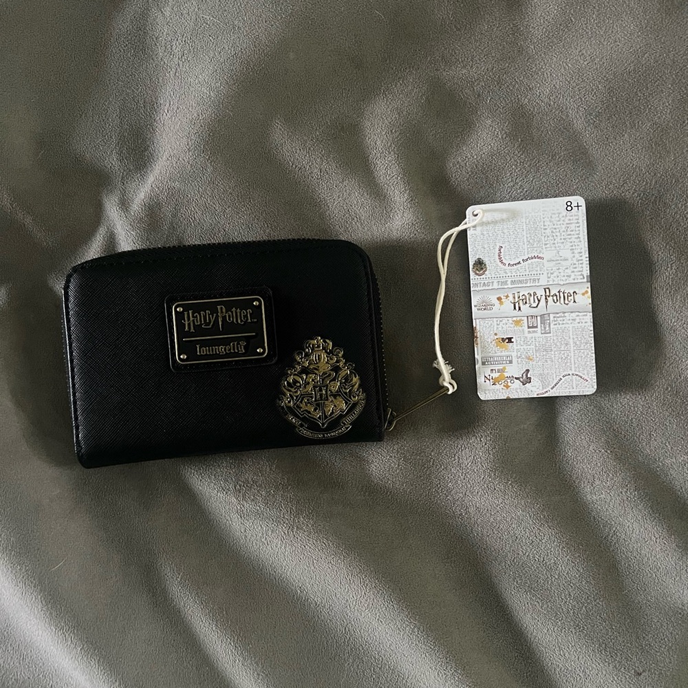 Loungefly Black Harry Potter Crest Wallet